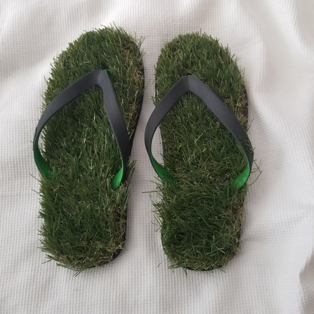 NWOT Grass Flip Flops _ New